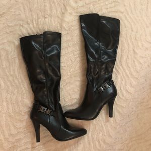 NWOT- zip up boots